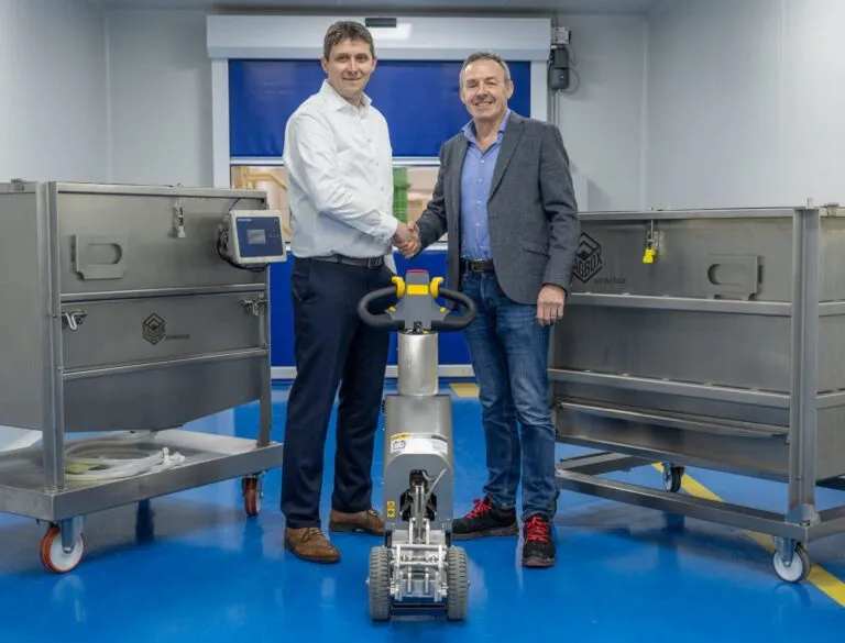 mastermover team shaking hands