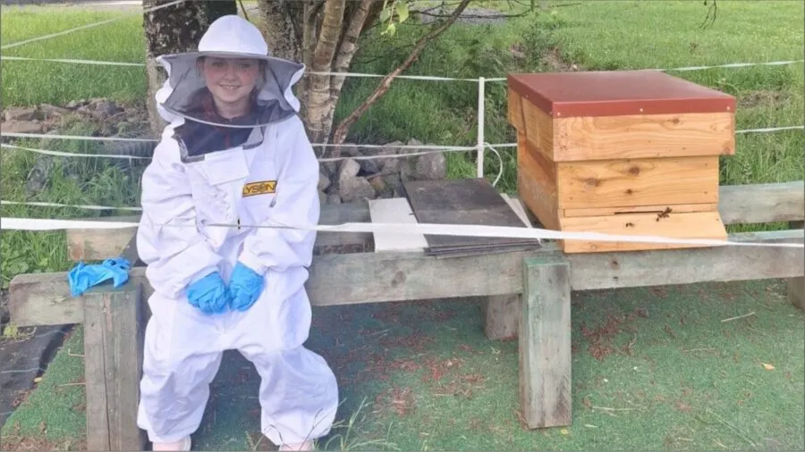 beekeeper child