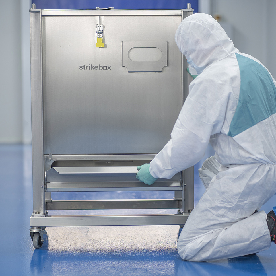 cleanroom mobile tote attended to
