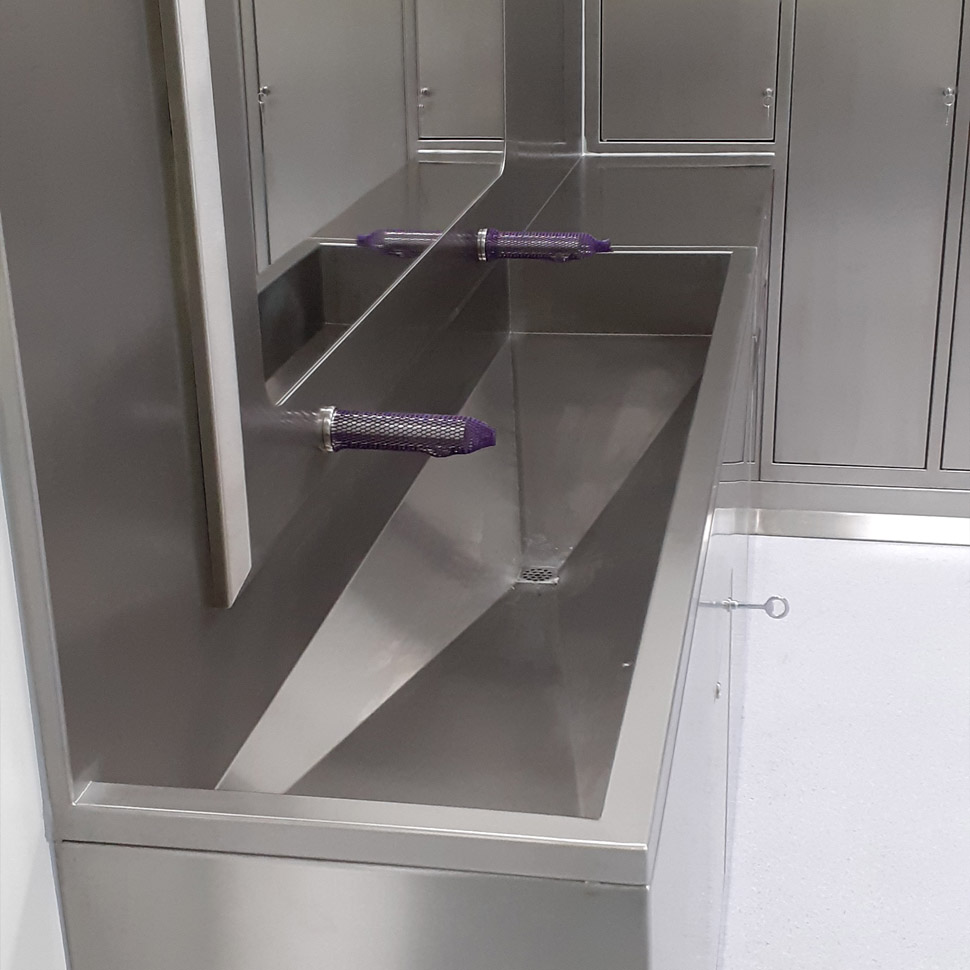 sink with adjustable water